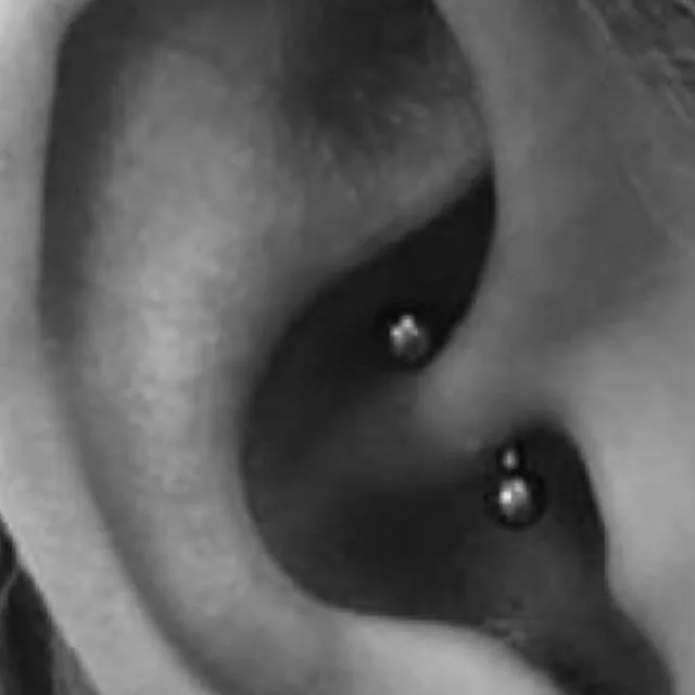 Daith-Piercing im Ohr